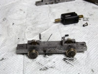 Die Fahrzeugantriebe werden bis auf das letzte Schräubchen demontiert und gereinigt.
