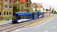 Die Messstraßenbahn fährt wieder in die Stadt zurück.