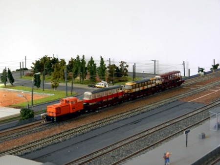 Während der Probfahrt transportierte der Güterzug ausgesonderte Tatrawagen.