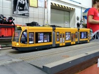 Ein Combino Duo der Straßenbahn in Nordhausen auf größerer Spur
