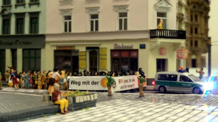 In der Neustadt ist ein Demonstrationszug unterwegs.