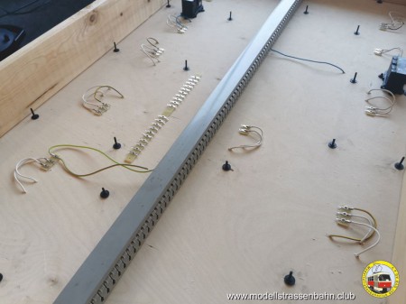 Ordnung schaffen unter der kleinen Ausstellungsanlage