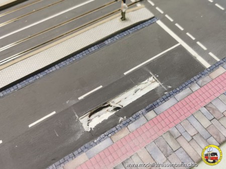 Da ist noch ein großes Loch in der Straße