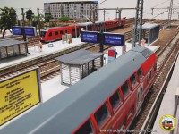 Die Gleise 1 und 2 mit den Anzeigern.