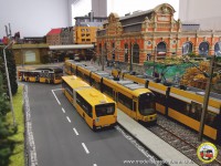 Gelbes Treffen vor dem Bahnhof Mitte