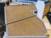 Das alte Sanddach wurde ausgebessert