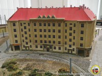 -Das noch verbliebene Geb&auml;ude am Dreyssigplatz