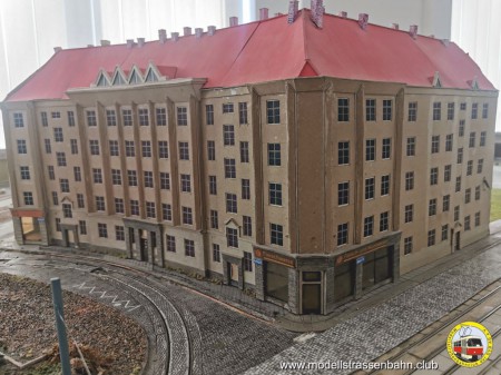 Das gro&szlig;e Wohnhaus am Dreyssigplatz